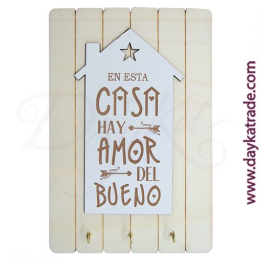 Cuelga llaves con tabla rectangular con tablero con mensaje "En esta casa hay amor del bueno".